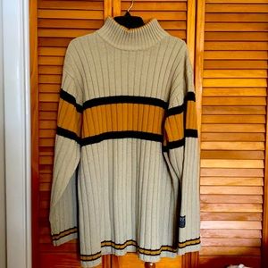 Heavy T-neck sweater
